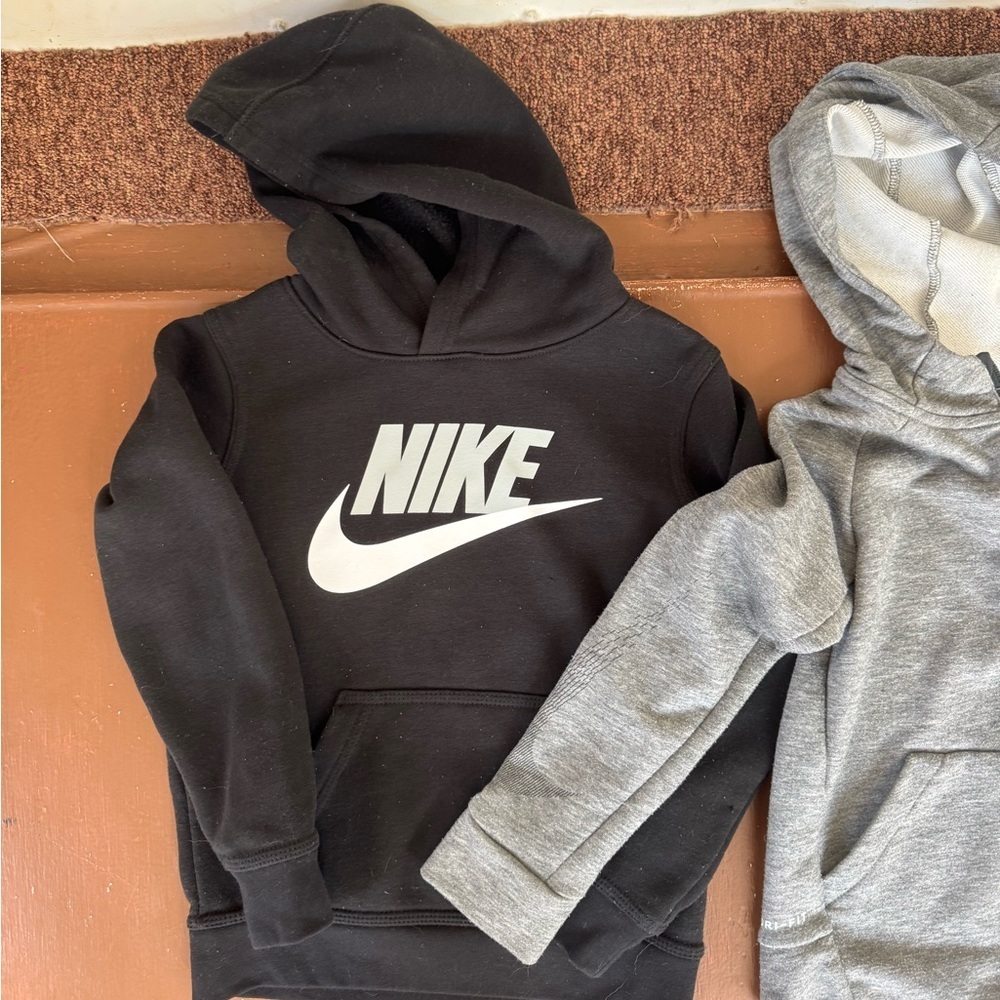 2 Kids Nike Pullover Hoodies - boys S (4/5
